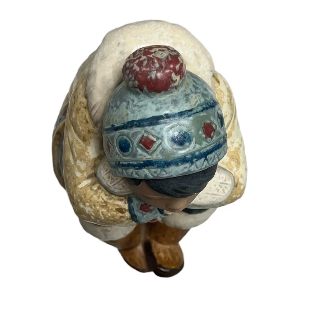 LLADRO PENSIVE ESKIMO BOY FIGURINE